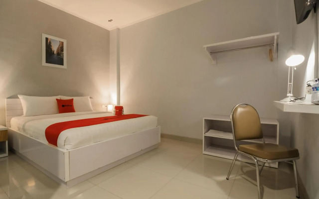 RedDoorz Plus near Soekarno Hatta Airport 2
