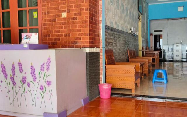 Hotel Keluarga Mekar Jaya Syariah Near UNS Solo