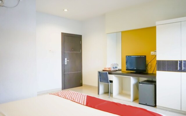 Majestiq Hotel by OYO