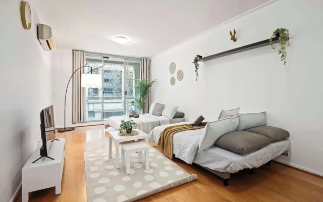 A Stylish Studio for 6, Next to Darling Harbour
