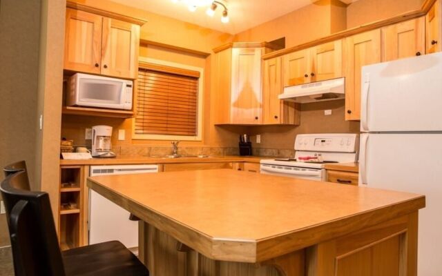 Elkwater Lake Lodge and Resort