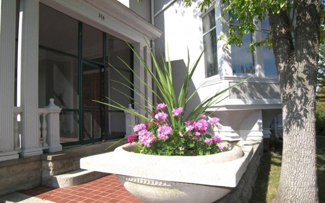 Alexander Mansion Bed and Breakfast