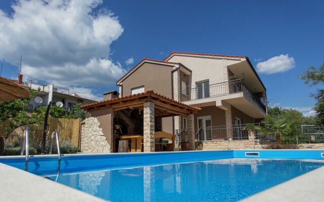 Beautiful Holiday Home in Kaštel Novi With Private Pool