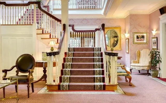 Gateways Inn & Restaurant