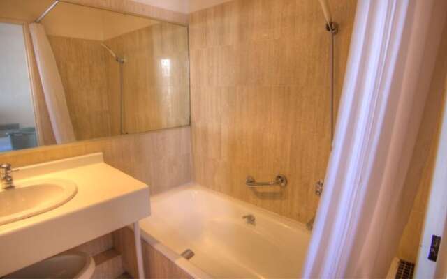 T2 vue mer 100m plages piscine PKG