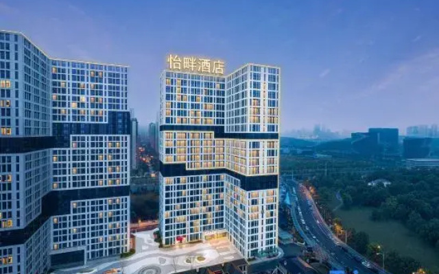 Yipan Hotel (Guanggu Biocity Maternal and Child Health Hospital)