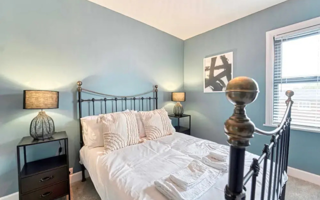 Host Stay Barton Road House