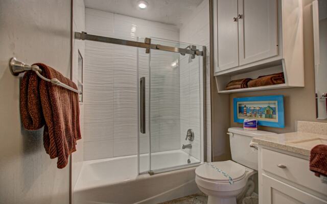 Beach Palms 6B by Anna Maria