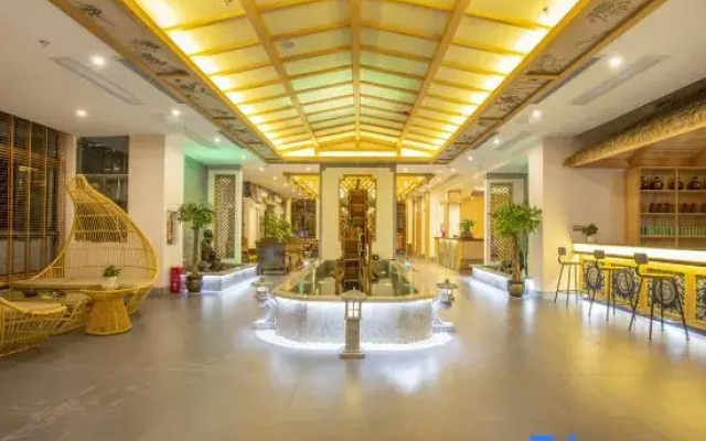 Mengtu Hotel, No.1 West Street, Zhangjiajie (Tianmenshan Cableway Branch)