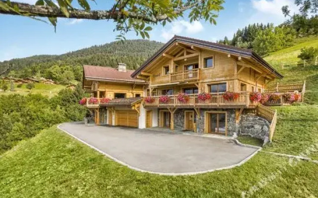 Chalet Caramel - OVO Network