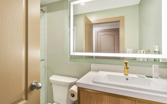 Velora Hinton, Ascend Hotel Collection