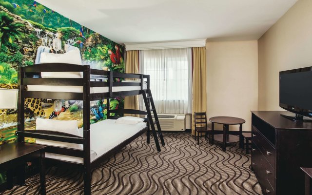 La Quinta Inn & Suites by Wyndham Carlsbad - Legoland Area