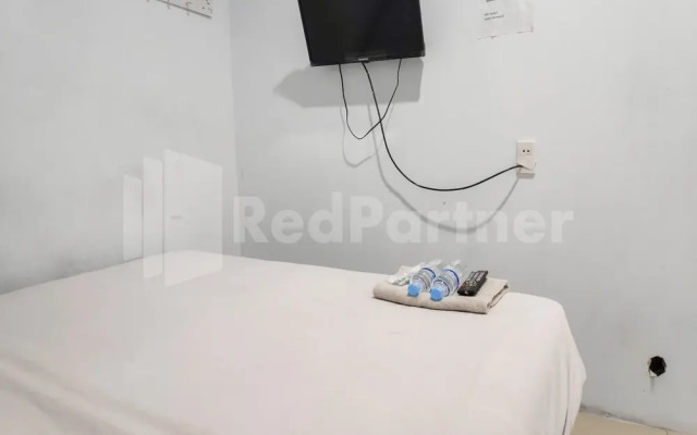 Ada Guest House near RS Methodist Medan RedPartner