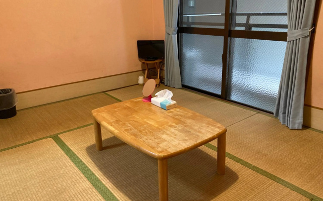 Hostel Hakuseiso – Guest Rooms – Naha