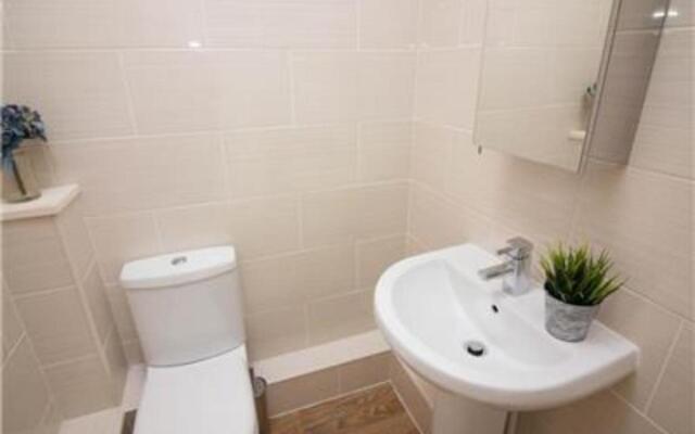 Stayzo Premiere Serviced Accommodation - 17