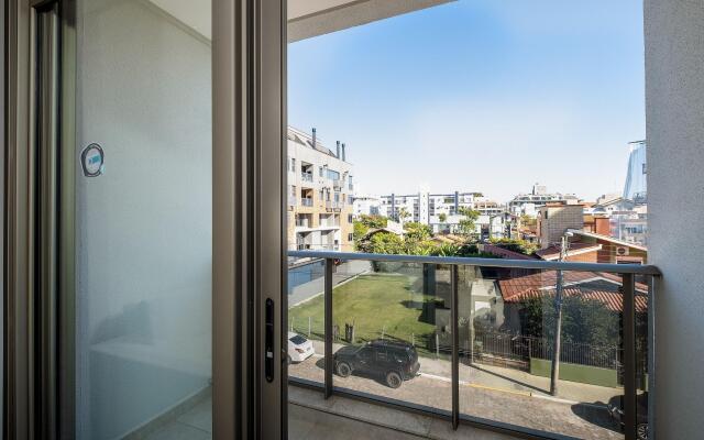 Apto próximo a praia em Jurerê ELU204