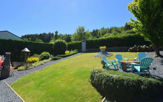 Luxurious Holiday Home with Hot Tub & Sauna in Houffalize