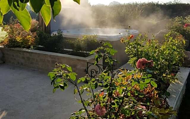 Au Chant Des Oiseaux (Adults Only)