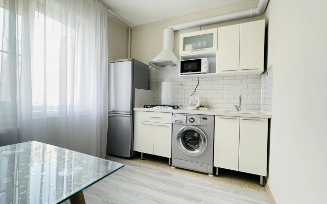 Apartment on Isaeva street 4