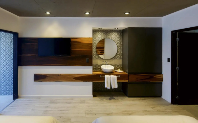 La Urumpta Hotel, AKEN MIND