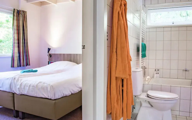 Bungalow With Fireplace, not far From Assen