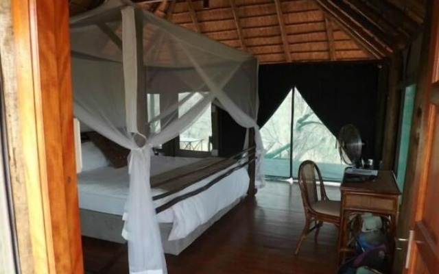 Muweti Bush Lodge