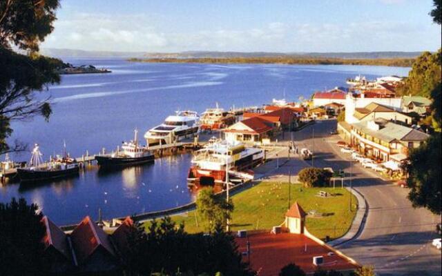 Regatta Point Tavern