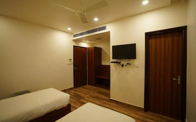 Hotel Regal By Rhytham