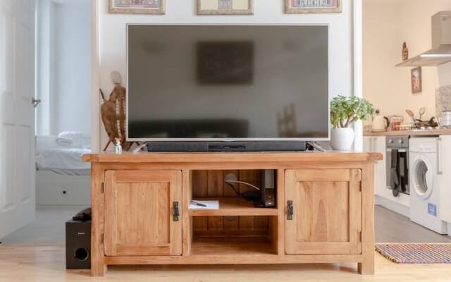Bright Garden Flat In Wimbledon