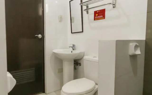 City Smiles Apartelle by OYO Rooms