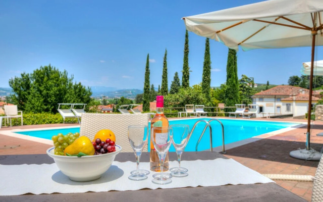 Villa Faccioli Oleandro With Shared Pool