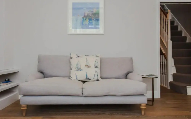 Classic and Elegant 3 Bedroom Apartment With Private Garden