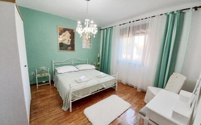 Apartment Lorenzo; Seget Donji, Trogir