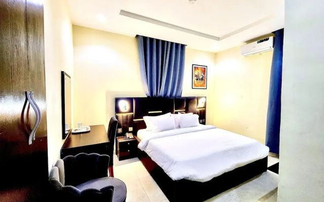 Buddiez Hotel & Resort