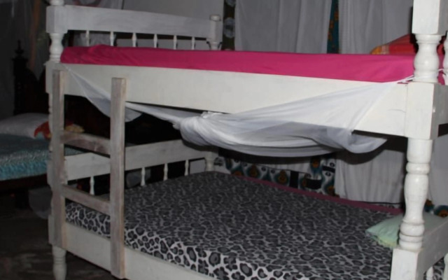 Travellers Paradise Diani - Hostel