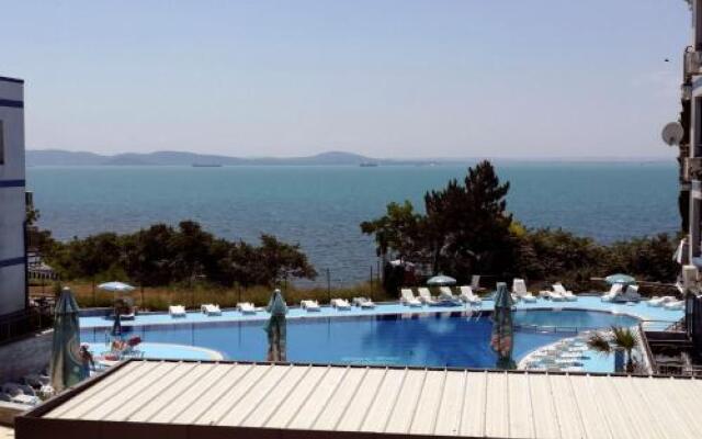 Apartment In Apartcomplex Blue Bay Palace