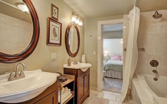 High Point Chateau 4 Bedroom Home by RedAwning