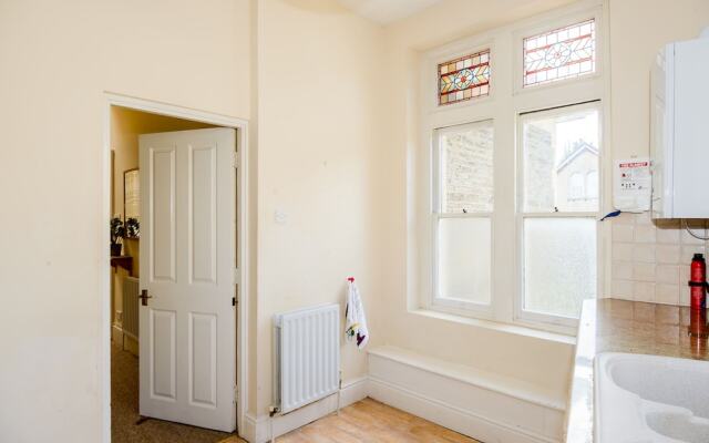 Spacious 4 Bedroom Home on Gloucester Road