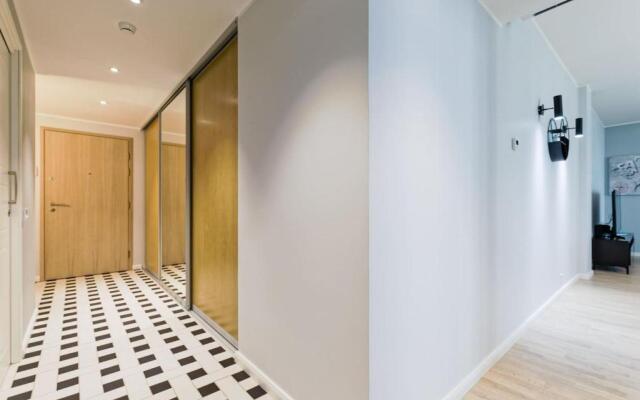 Central apartments, Quiet with Free Parking and AC.