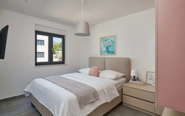 Irena Apartments