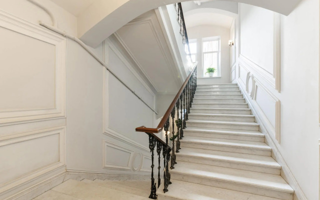 DeRent Aparts (ДеРент Апартс) на улице Большая Конюшенная 13