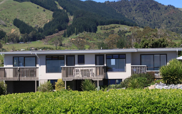 Pohara Beachfront Motel