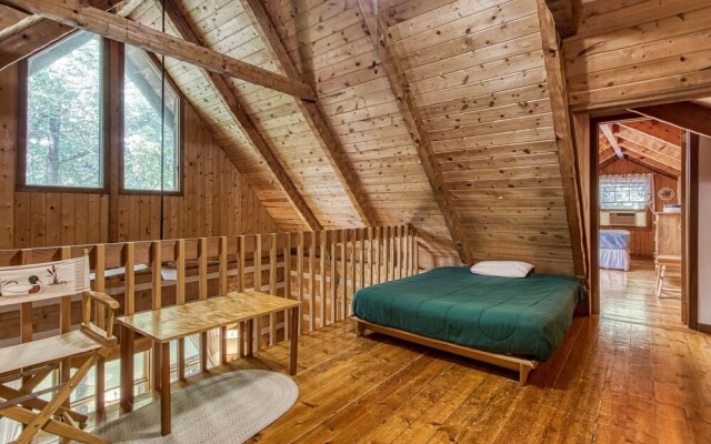 Valhalla - Private Rustic Getaway 2 Bedroom Cabin by RedAwning