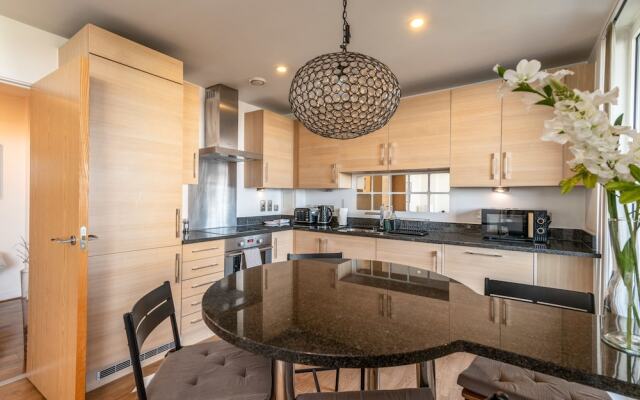 Modern Comfort: Stratford 3BR Duplex