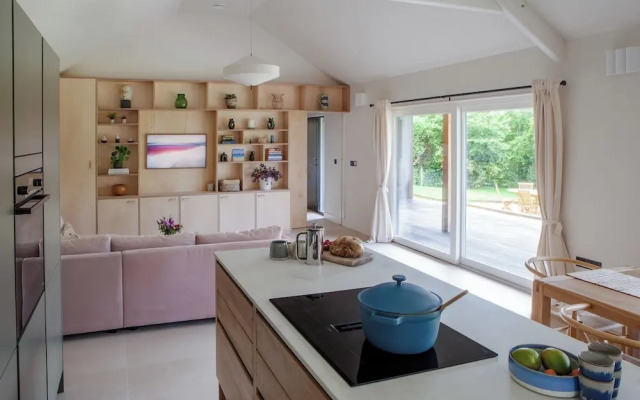 2-bed Eco Friendly Home - Sleeps 4 - Parking