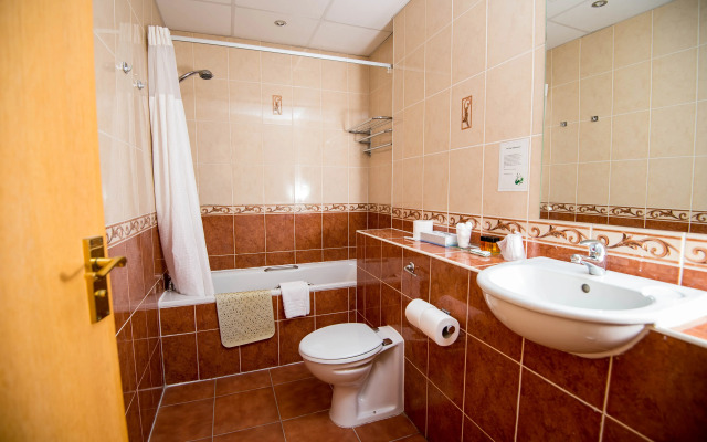 The Ivy Bush Royal Hotel By Compass Hospitality