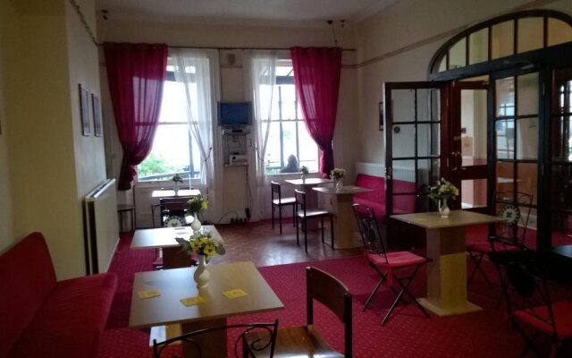 Elsinore Hotel