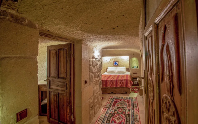 Shiraz Cave Cappadocia