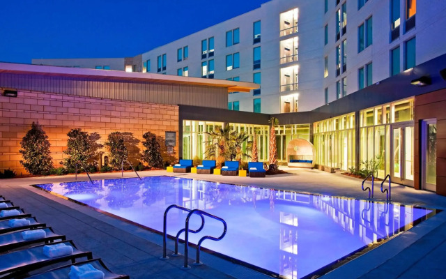Aloft Jacksonville Tapestry Park