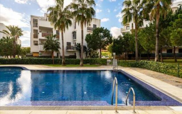 2BR poolfront family apartment WIFI and Near beach